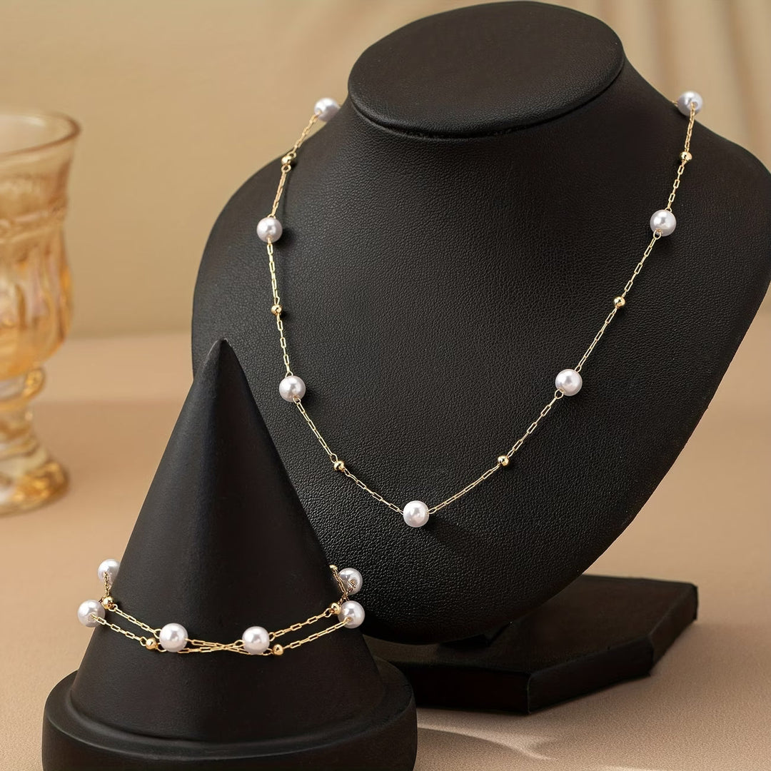 Set aus zarten Perlenketten-Schmuck