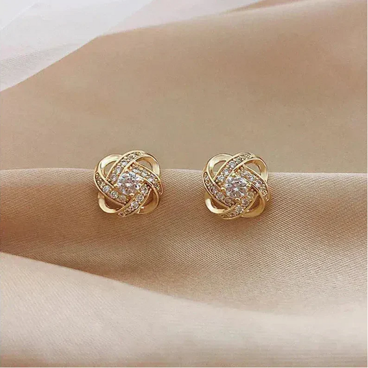 Goldene Ohrringe in spiralförmigem Blumendesign mit Kristallen