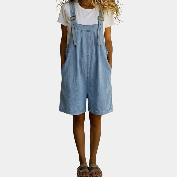 Clara | Latzhose aus weichem, gewaschenem Vintage-Denim in Hellblau