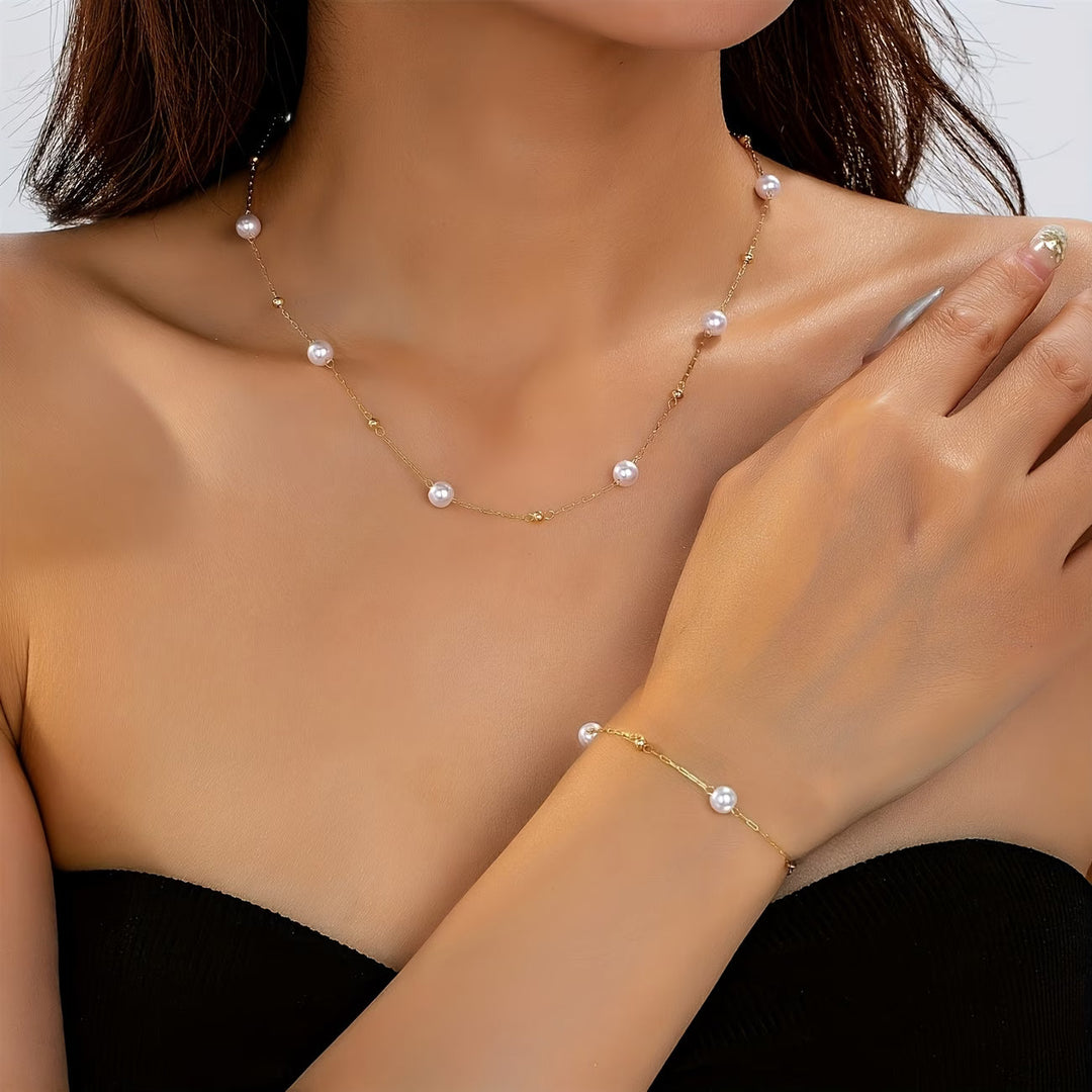 Set aus zarten Perlenketten-Schmuck