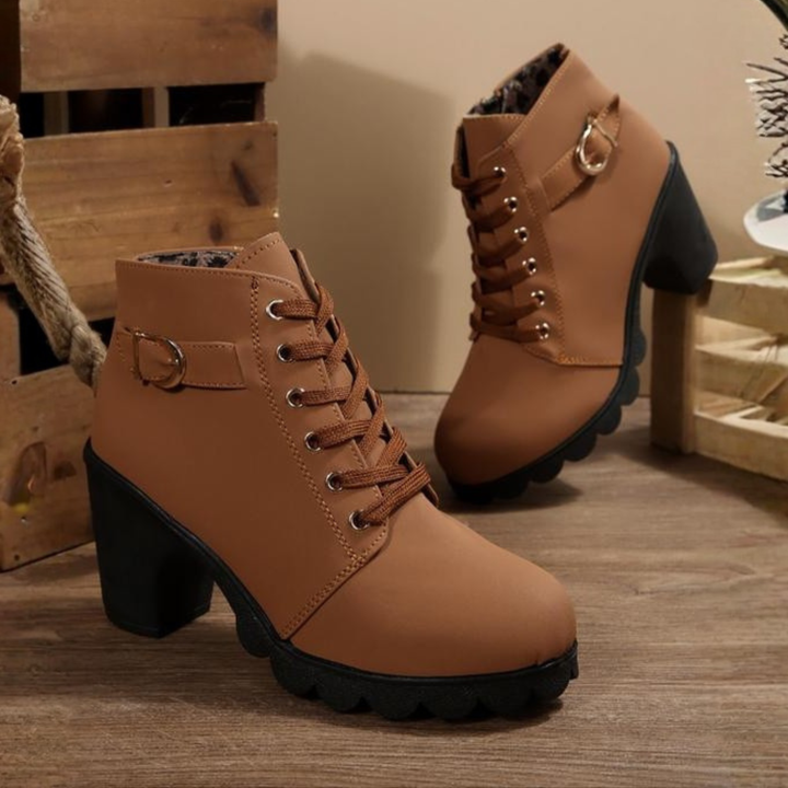 Hannah i Damen Stiefeletten mit Absatz, gewellter Profilsohle