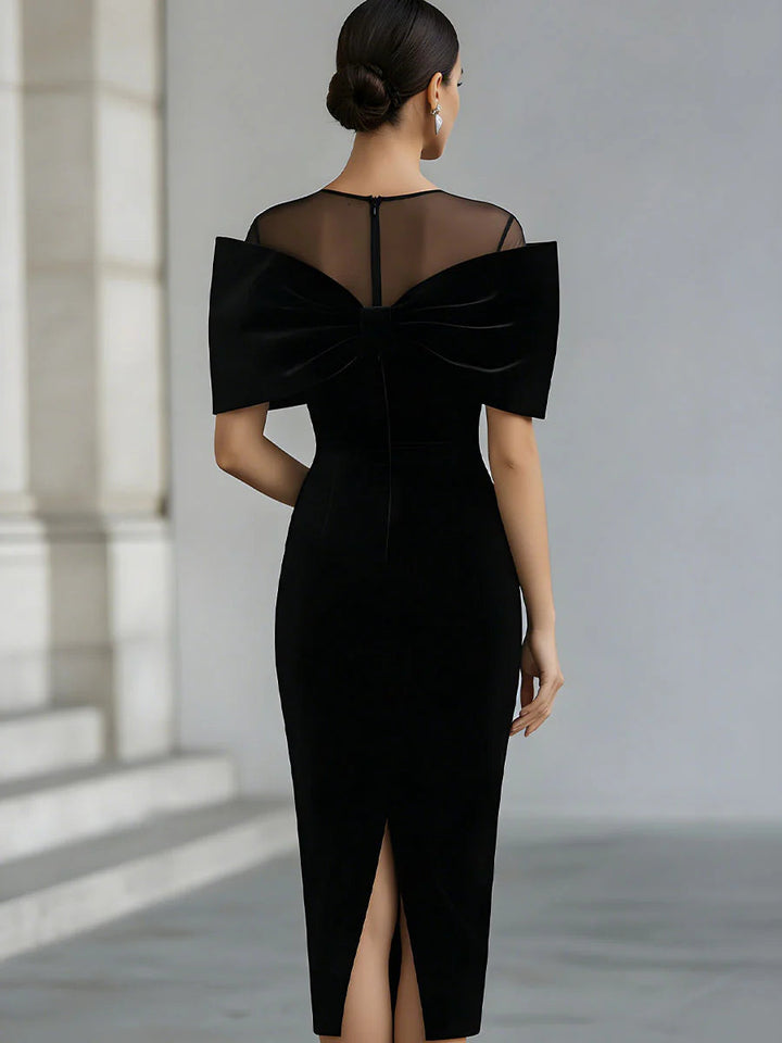 Regina ❘ Schwarzes Samt-Midikleid mit dramatischer Schleife