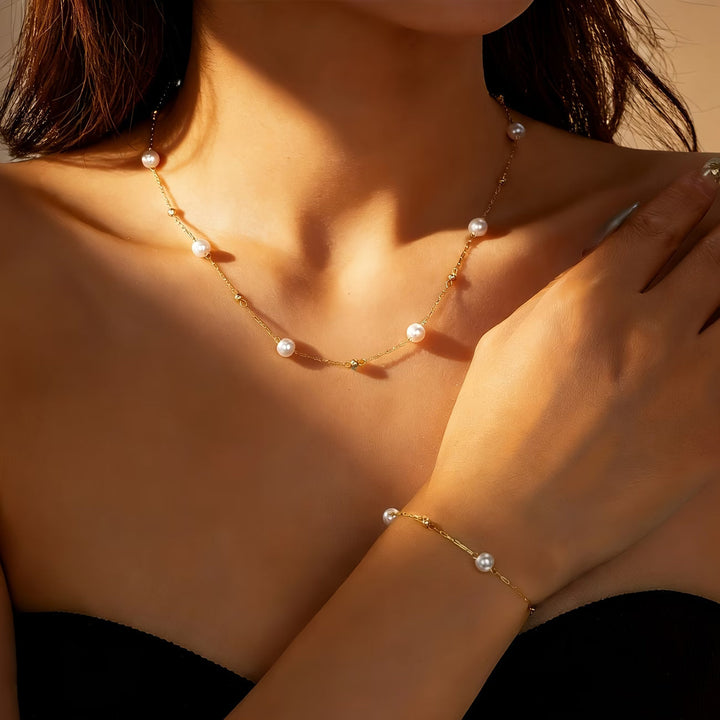 Set aus zarten Perlenketten-Schmuck