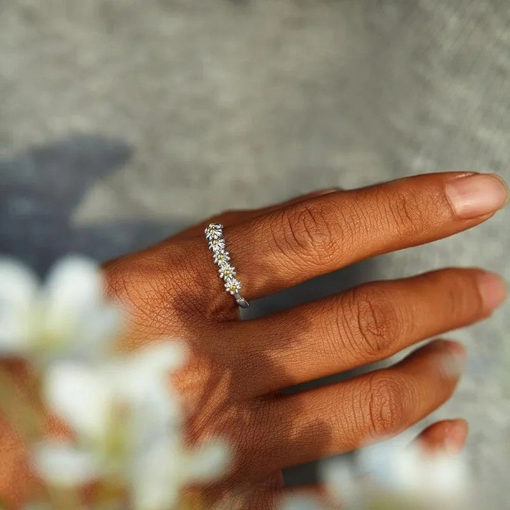 Verstellbarer Silberring mit handbemalter Emaille-Primel