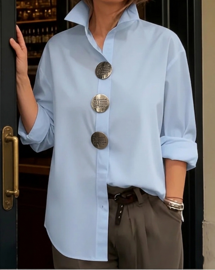 Übergroße Bluse mit Metallic-Knöpfen