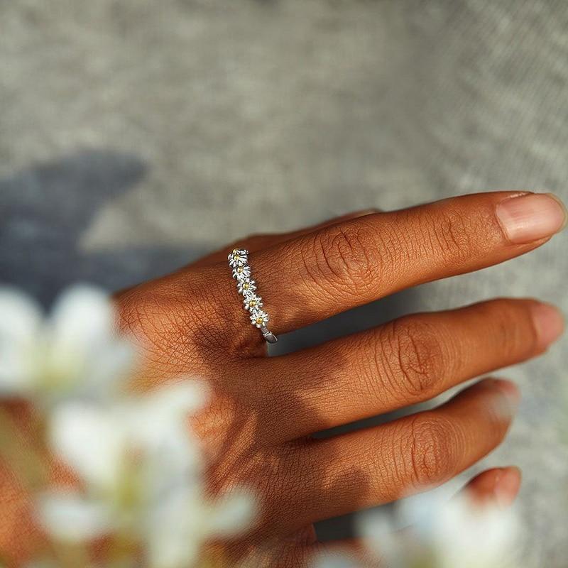 Marguerite-Ring – Silber & Gemalte Sanftheit