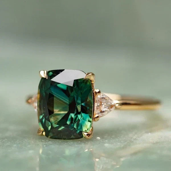 Goldring mit Vintage-inspirierter Stein