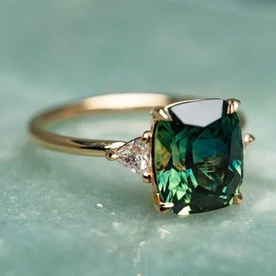 Goldring mit Vintage-inspirierter Stein