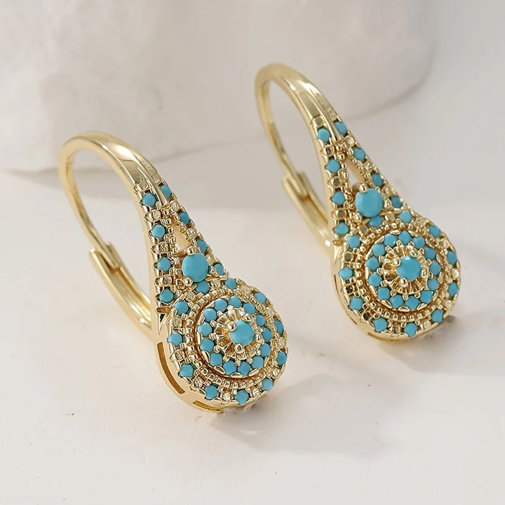 Elegante Ohrringe mit Perlen