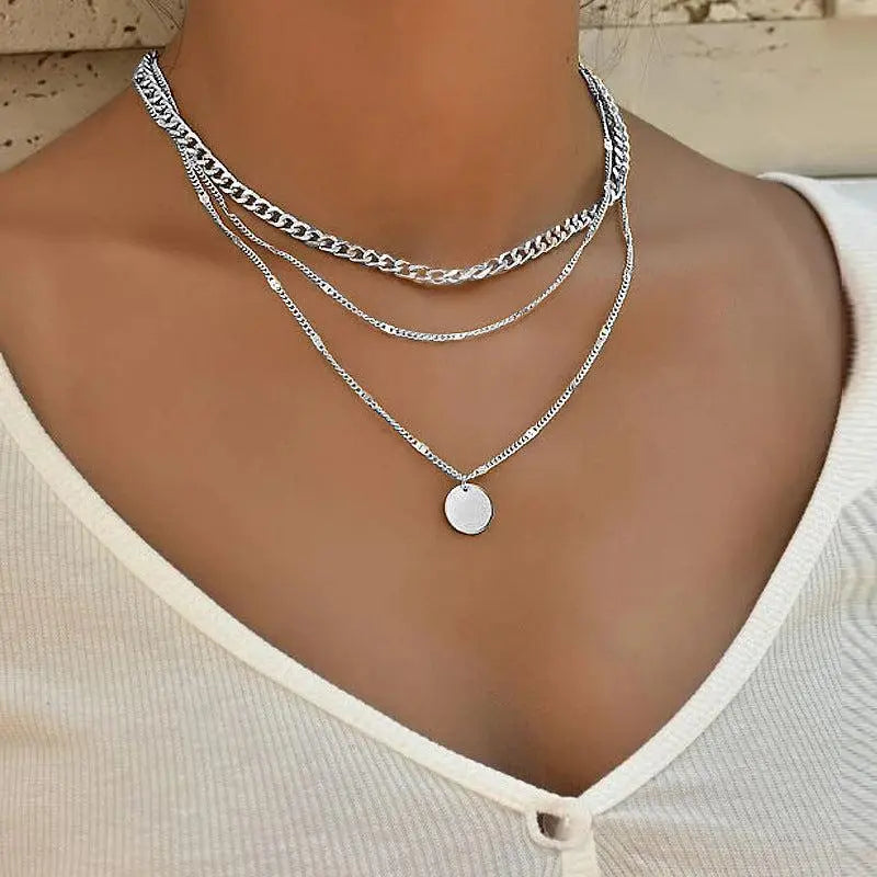 Elegante Halskette aus Gold- und Silberplattierung