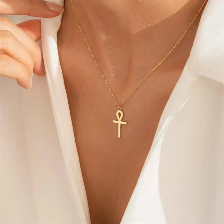 Halskette mit goldenem Ankh-Anhänger