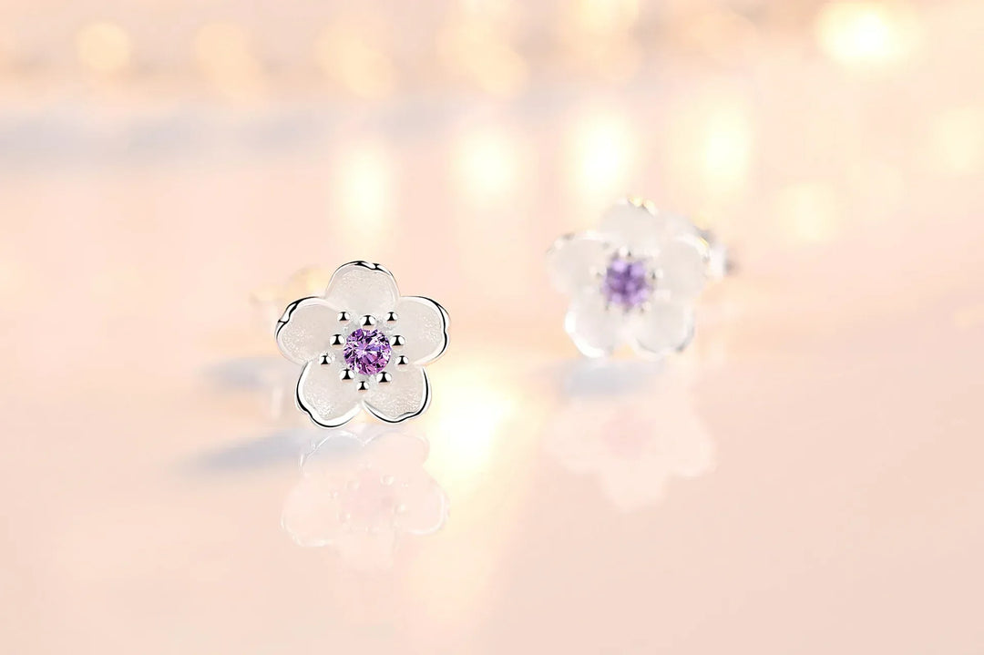 Blumenförmige Ohrstecker mit Zirkonias