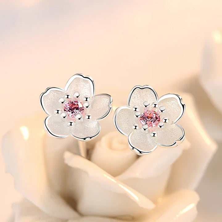 Blumenförmige Ohrstecker mit Zirkonias