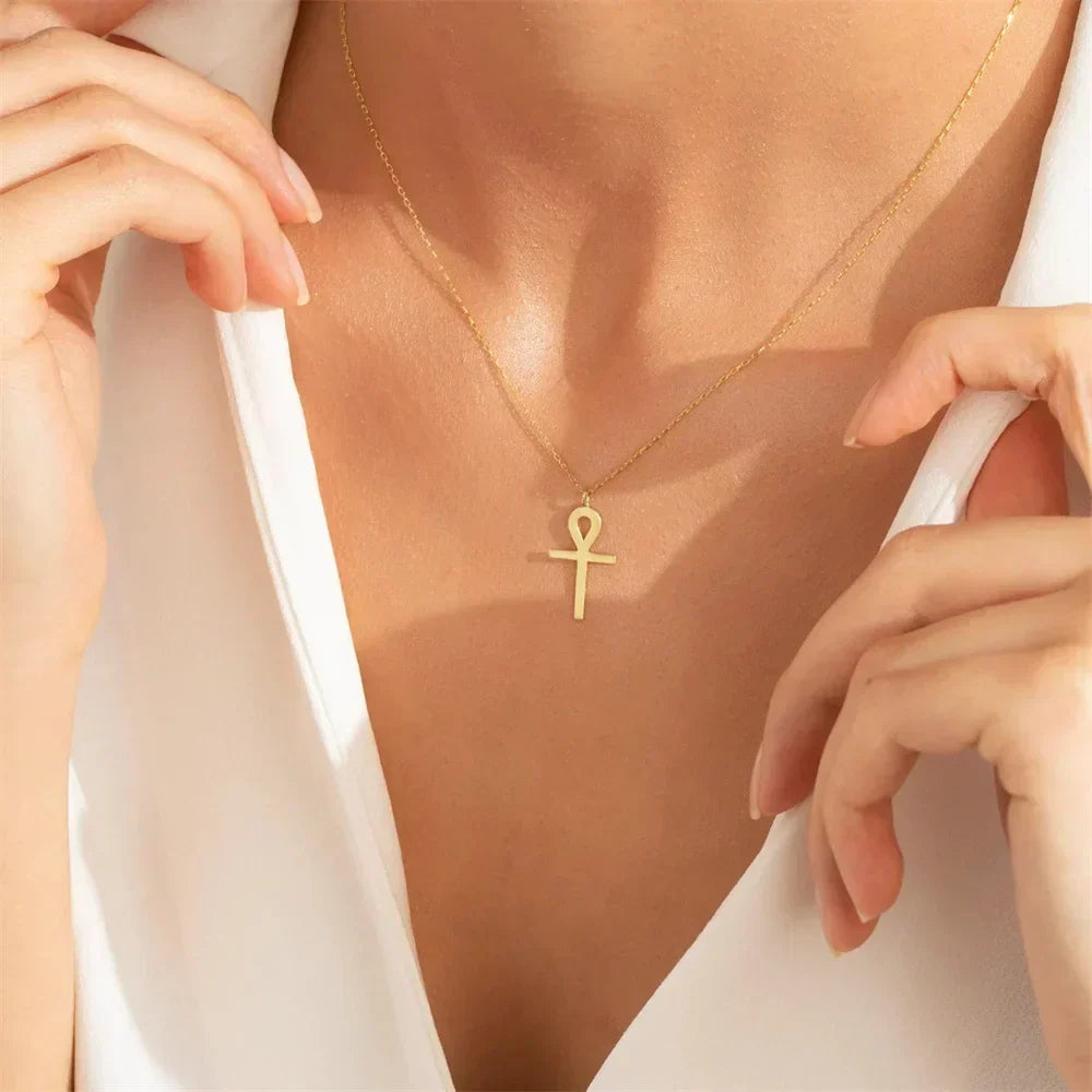 Halskette mit goldenem Ankh-Anhänger