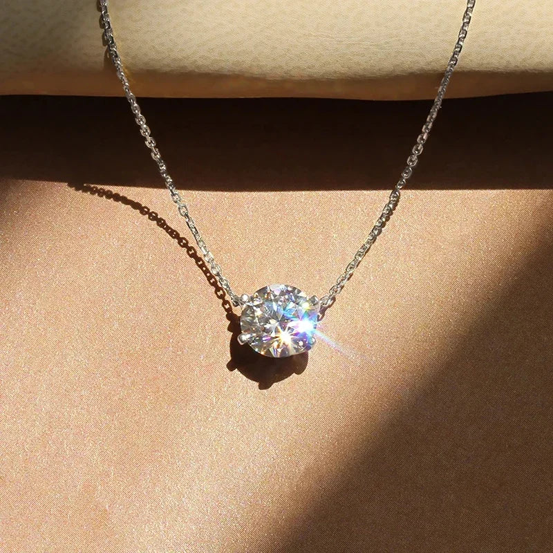 Elegantes Solitärcollier mit Kristall