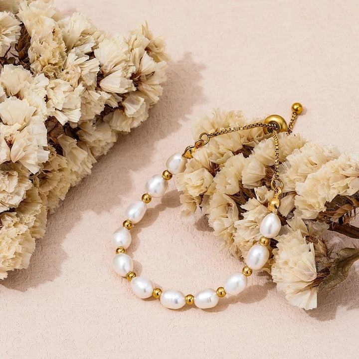 Elegantes Armband aus Perlen und Gold