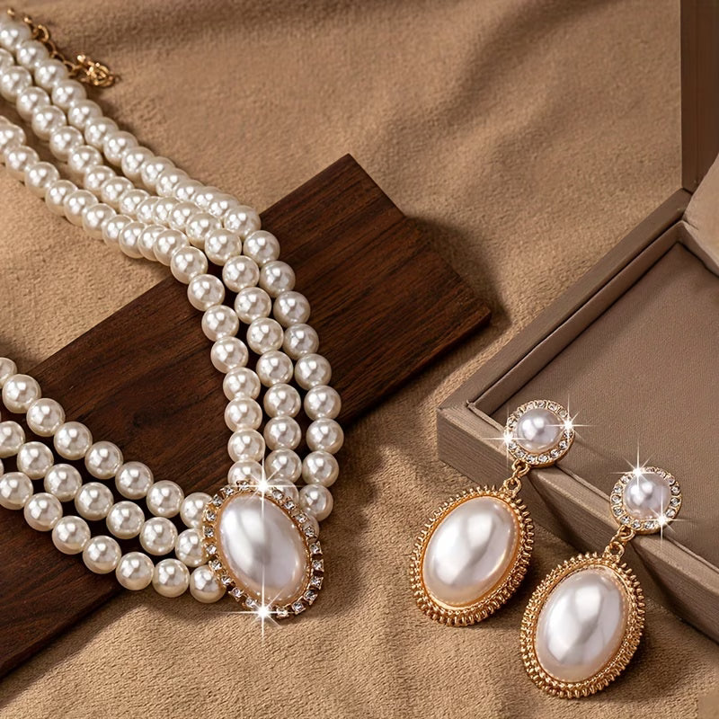 Set aus klassischen Perlen Schmuck
