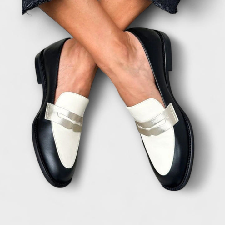 Xara – Schwarze Loafers mit Metallischem Glanz