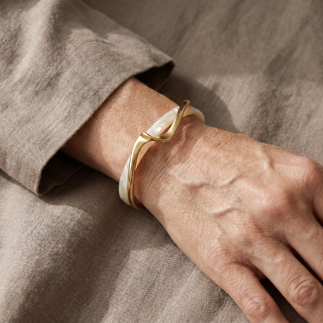 Elegante Goldarmband mit Weißopal